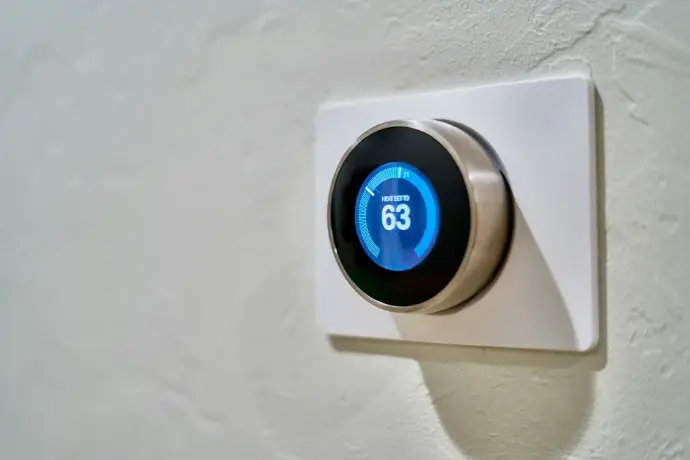Smart-Home-Thermostat zur Steuerung der Raumtemperatur